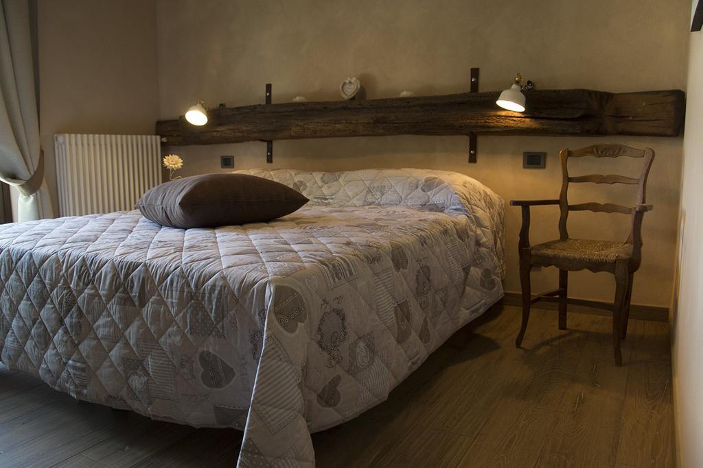 Villa Laura Castellinaldo Szoba fotó