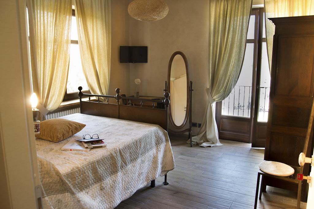 Villa Laura Castellinaldo Szoba fotó